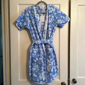 NWT Weezie’s Towels Women’s Short Signature Robe sz S